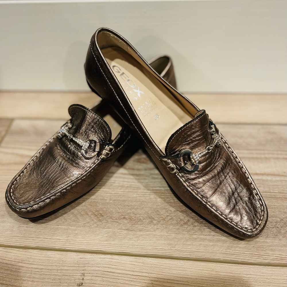 GEOX Respira Gold Loafer Size 38 Like New Rhinestone Detail